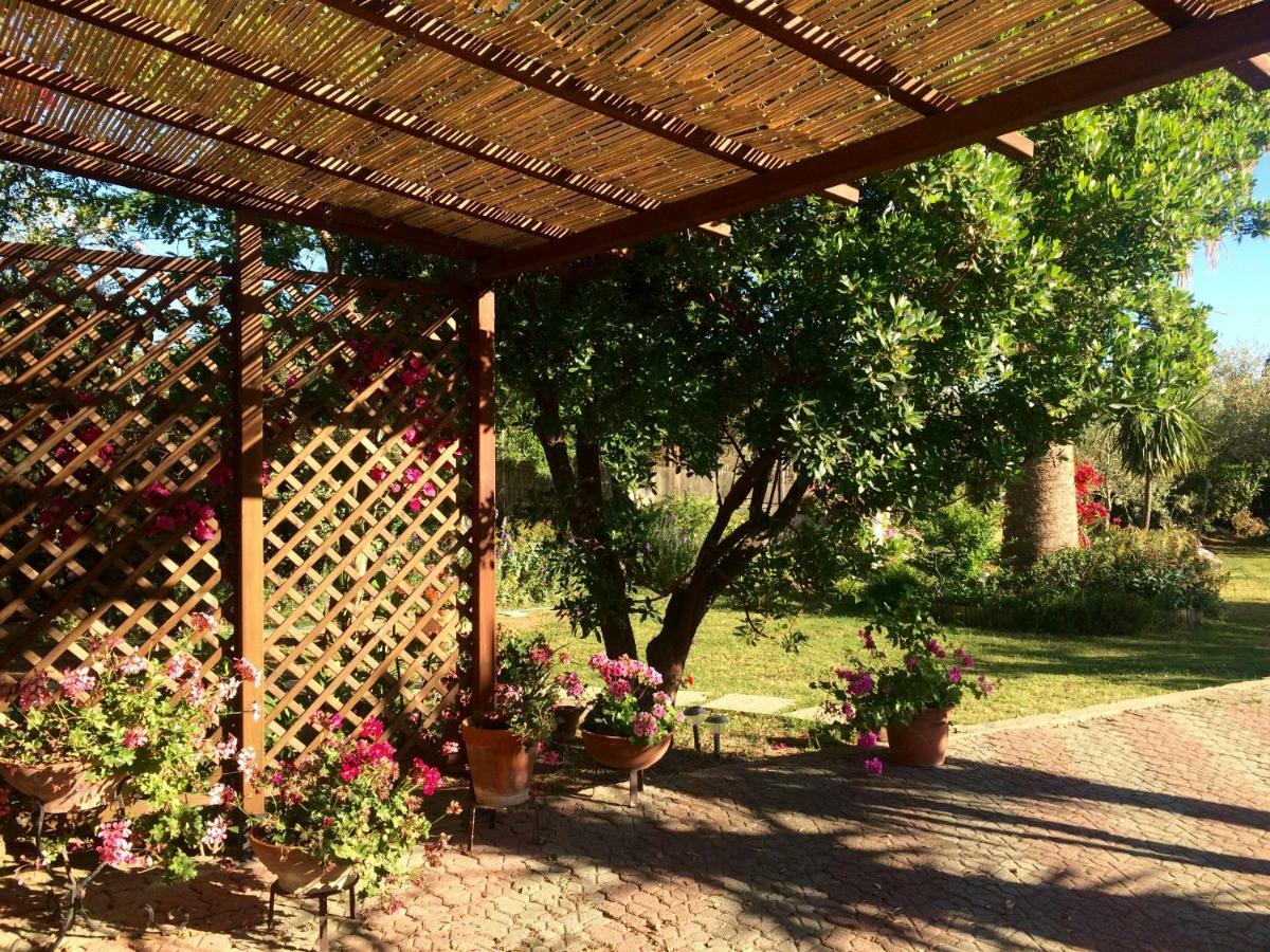 Casa Del Mirto Bianco Villa Chia Exterior photo