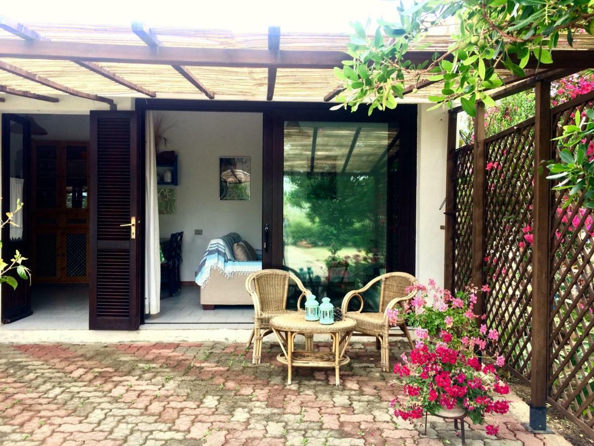 Casa Del Mirto Bianco Villa Chia Exterior photo